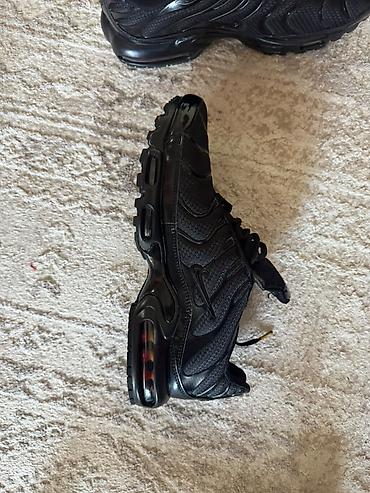 48: Nike Air Max Plus (TN) — мужские кроссовки, полностью чёрный цвет 46 — 1