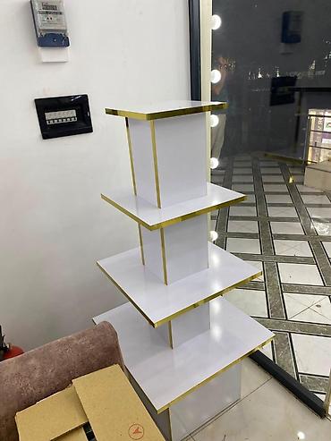 parfum vitrine: Mağaza üçün vitrin və rəf sistemi - Dizayn: Ağ rəngli, qızılı — 8