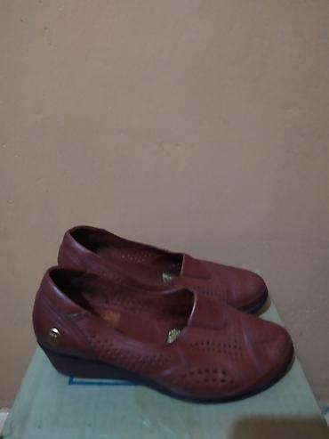 Продавцы-консультанты: Эти все женские обуви восемь пар за 5000 сом все в хорошем состоянии — 21