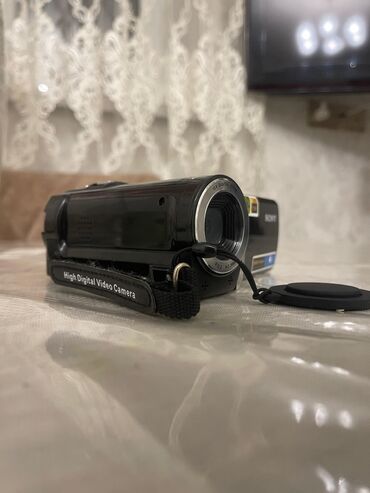 Videokameralar: Sony handycam yenidir işləməyində problem yoxdu üstündə sd card üçün