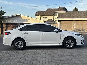 2022: Toyota Corolla: 2022 г., 1.8 л, Вариатор, Гибрид, Седан — 4