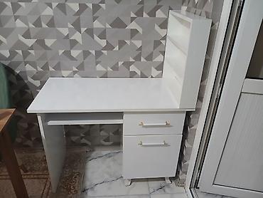 ref: Düz masa, Stulsuz, Polkalı, Siyirməli, Sadə laminat — 1