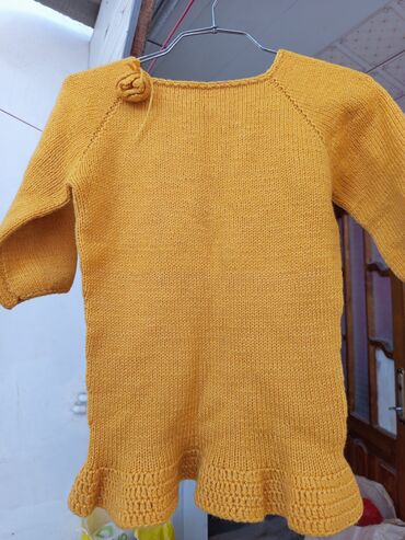 детские натуральные шубы: Uşaq üçün əl işı toxunma paltar hec geyinilmeyib - Rəng: xardal/sarı