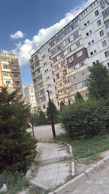 rent flat: Просторная квартира в панельном доме с благоустроенным двором. - Дом — 1