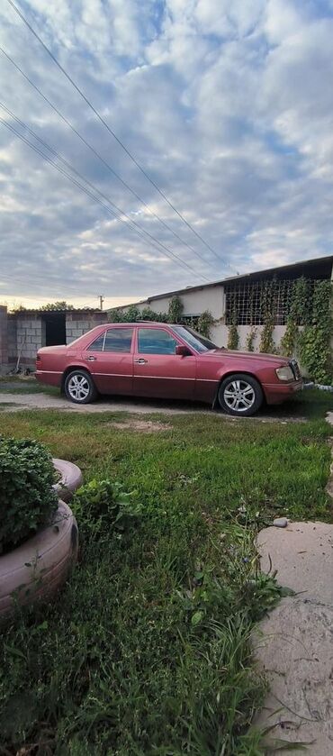 зимние шины на ниву 21214: Mercedes-Benz W124: 1993 г., 2.2 л, Механика, Бензин, Седан