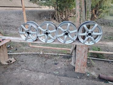 диски тойота камри оригинал: Avtomobil üçün 4 ədəd yüngül lehimli disk dəsti. - Rəng
