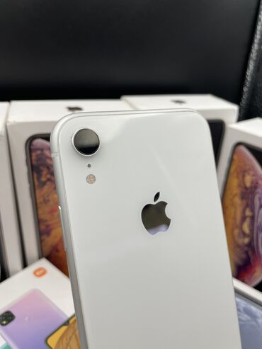 Apple iPhone: IPhone Xr, Б/у, 256 ГБ, Белый, Защитное стекло, Чехол, 96 %