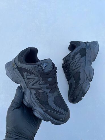 Women's Sneakers and athletic shoes: New balance 9060 patike

Novo
Brojevi 36 do 46

fb Moja Kupovina 1 — 1