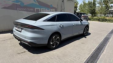 geely galaxy e5: Geely Galaxy L6: 2025 г., 1.5 л, Вариатор, Гибрид, Седан — 6