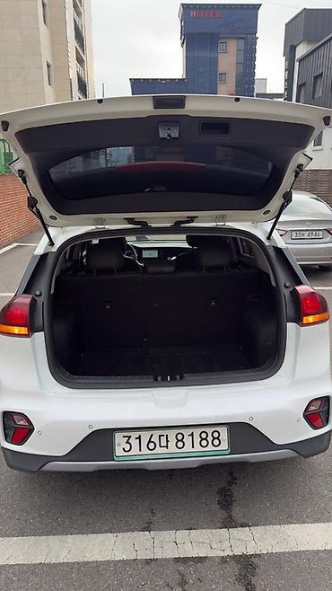 Kia: Kia Niro: 2019 г., Гибрид, Кроссовер — 10