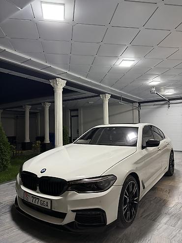 BMW — кожаный салон с расширенной подсветкой и комфортными сиденьями