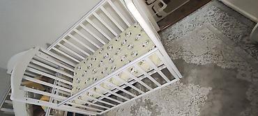 bunk bed: Детская кроватка, качалка классического типа с реечными высокими — 2