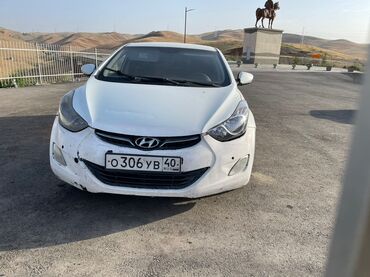 купить трехколесный скутер: Белый седан Hyundai Elantra с видимыми следами эксплуатации