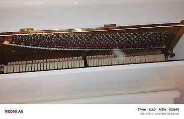klasik gitara: CALISIA dik piano – ağ rəngli, klassik upright model. Xüsusiyyətlər — 8