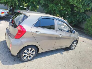 reduktor 1:3: Kia Morning (hatchback), boz rəng. - 5 qapı, kompakt şəhər avtomobili