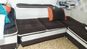 мягкий диван угловой: Угловой диван, цвет - Коричневый, Б/у