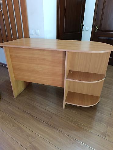 table study: Комплект мебели для дома и офиса: - Стол-приёмная/ресепшен из ЛДСП в — 1