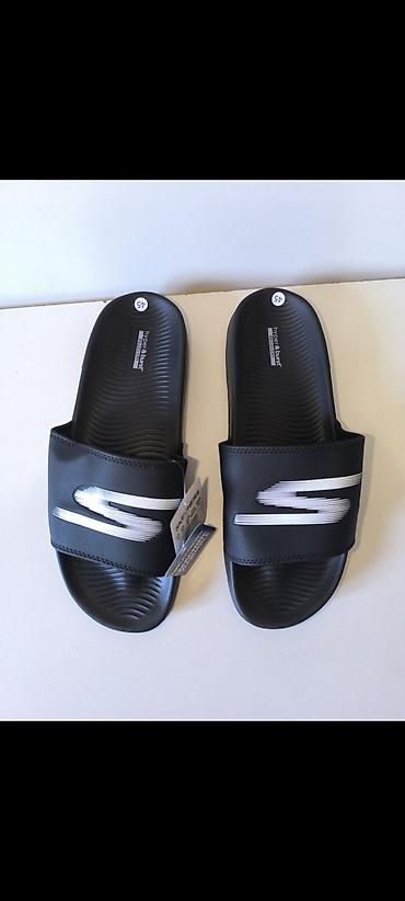 Sandale i papuče: Nike i druge sportske papuče – više modela i dezena Opis: - Sportske — 19