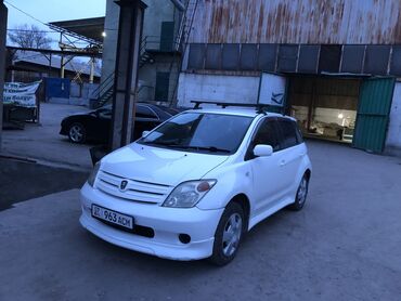 Toyota: Toyota ist: 2003 г., 1.3 л, Автомат, Бензин, Хэтчбэк