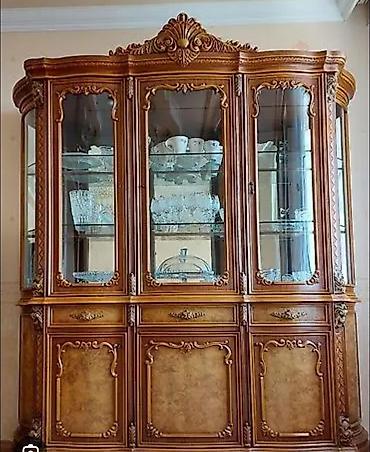 Klassik üslubda vitrinalı bufet - Material: keyfiyyətli massiv ağac lalafo.az -da Klassik üslubda vitrinalı bufet - Material: keyfiyyətli massiv ağac