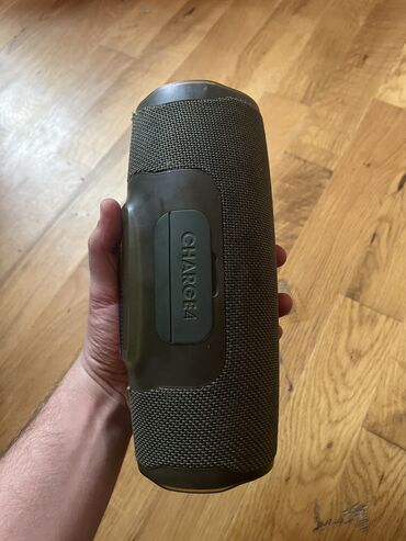 Mikrofonlar: JBL səs gücləndirici orginal. Daşınması rahatdır. 20sm. Bluetooth
