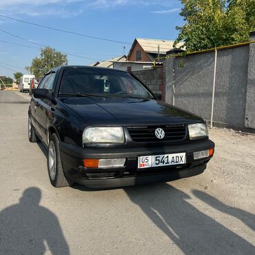 дешевые машыны: Volkswagen Vento: 1993 г., 1.8 л, Механика, Бензин, Седан