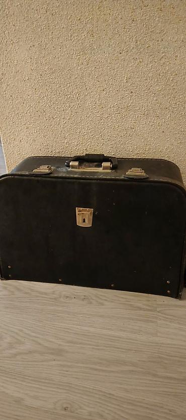 İncəsənət və kolleksiyalar: Məhsul: Mexaniki tikiş maşını (köhnə üslub), daşıma çamadanı ilə — 2