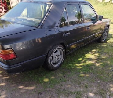 disk qapaqları: Mercedes-Benz 230E (W124) sedan - Korpus: 4 qapılı, tünd rəngli
