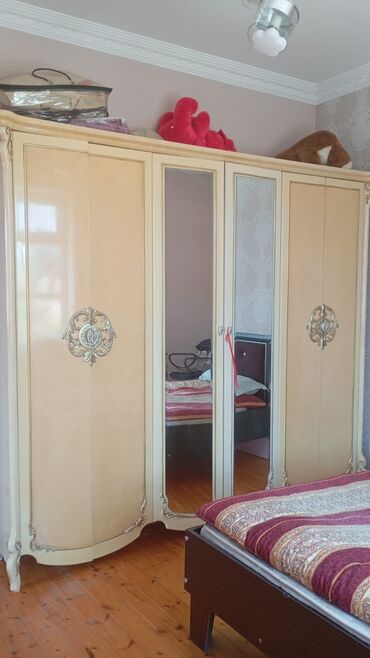 Dolab satilir 200 man.Ramani sovxozu.Ayten91(7498)