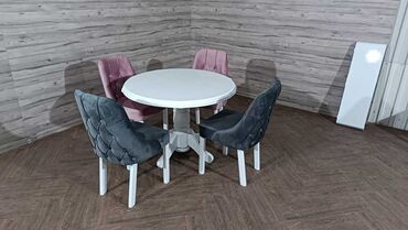 Setovi stolova i stolica: 🔹Model stola - Baluster okrugli 🔹Dimenzije -100x100+30 🔹Model stolice — 4