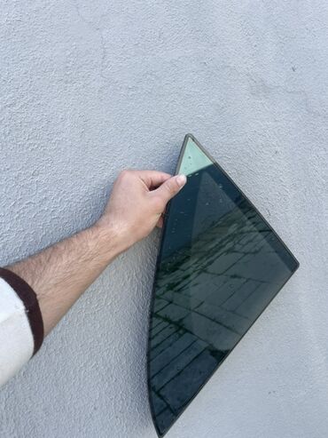 Avtomobil şüşələri: Arxa, Mercedes-Benz MPV/SUV/miniven tipli avtomobillərin arxa yan pəncərələri üçün ölçü və forma baxımından uyğun modellərlə işlənə bilər., 2014 il, Almaniya, Ünvandan götürmə — 10