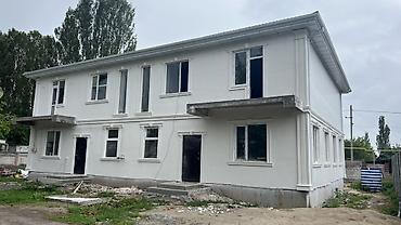 брони: Продаётся таунхаусы с участком и капитальным забором. Основные — 4