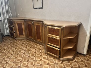 реплики итальянской мебели: Секционная мебель для гостиной в классическом стиле. Состоит из