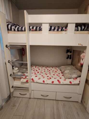кровать двуспальная: Oğlan və qız üçün, Çarpayı, Matras ilə, Siyirməli, Laminat