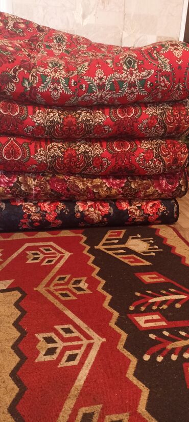 чехлы для ковров: Тошок Б/у, цвет - Красный, Самовывоз