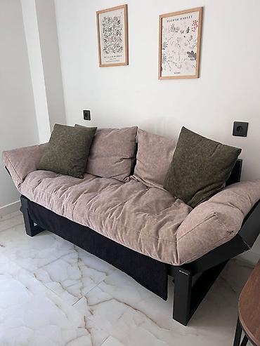 ofis oturacaqlari: Məhsul: Çevrilə bilən futon divan - Dizayn: Minimalist, qara metal — 1