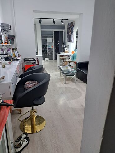 Bu kommersiya məkanı gözəllik salonu və ya bərbərxana kimi fəaliyyət