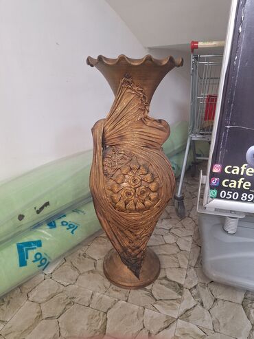 Xalçalar: Bir vaza
