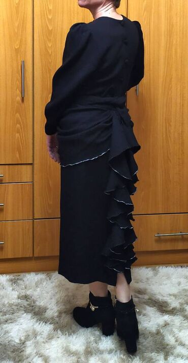 Κοστούμια: Αυτό το φόρεμα είναι μέγεθος S. Είναι φτιαγμένο σε vintage στυλ. Είναι — 1