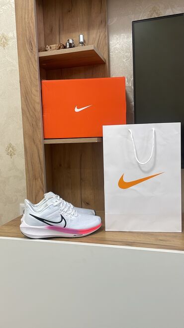 обувь на лето: Абсолютно новые кроссовки Nike, производство Вьетнам 🇻🇳 На лето