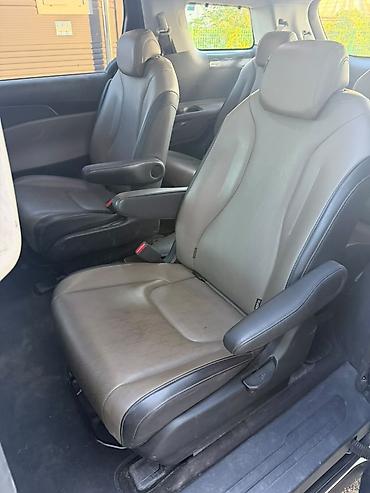 Kia: Kia Carnival: 2024 г., Минивэн — 20