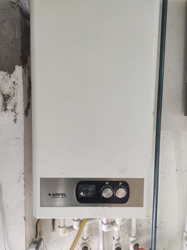 Baklar və çənlər: Kombi 28 kv dır. Türkiyə istehsalı AIRFEL 2 esenjorludur heç bir