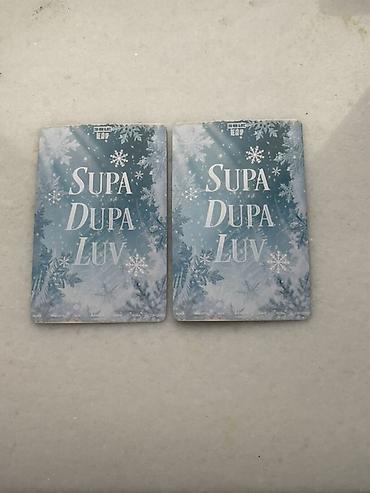 Məhsul: K‑pop “Supa Dupa Luv” temalı fotokartlar (setdə 2 ədəd)