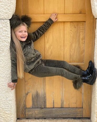 Kompleti: Toplo postavljene plišane trenerkice za devojčice u kompletu sa rajfom — 9