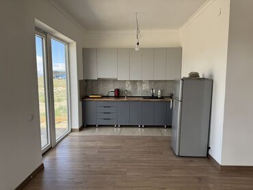сдаю дом в токмаке: 90 м², 3 комнаты, Утепленный, Теплый пол, Бронированные двери
