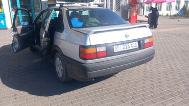 Volkswagen: Volkswagen Passat: 1988 г., 1.8 л, Механика, Бензин, Седан
