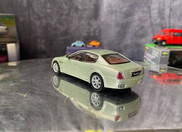 Avtomobil modelləri: Коллекционная модель Maserati Quattroporte V light green 2005 — 11