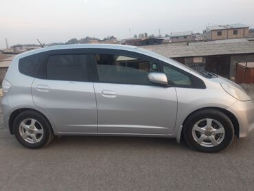 Honda: Honda Fit: 2011 г., 1.3 л, Автомат, Гибрид, Хэтчбэк