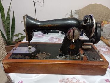 швейная машинка для кожи: Старинная,механическая, швейная машинка