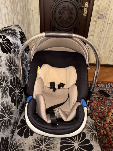 Avtokreslolar: Original Mothercare avtokreslo. Az istifadə olunub. Çox rahat və